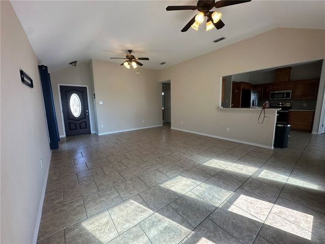 2012 Cottonwood Dr, Portland, TX 78374