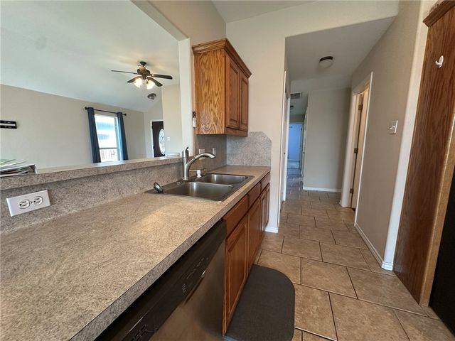 2012 Cottonwood Dr, Portland, TX 78374