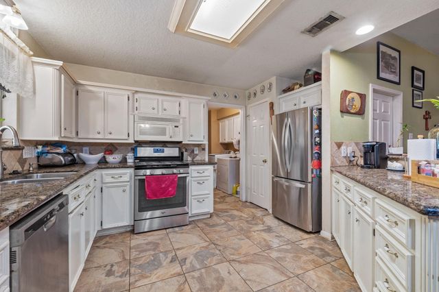 10826 28th Street, Santa Fe, TX 77510