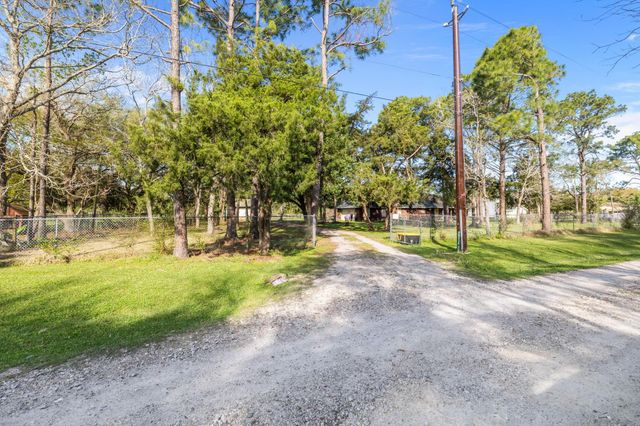 10826 28th Street, Santa Fe, TX 77510