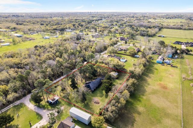 10826 28th Street, Santa Fe, TX 77510