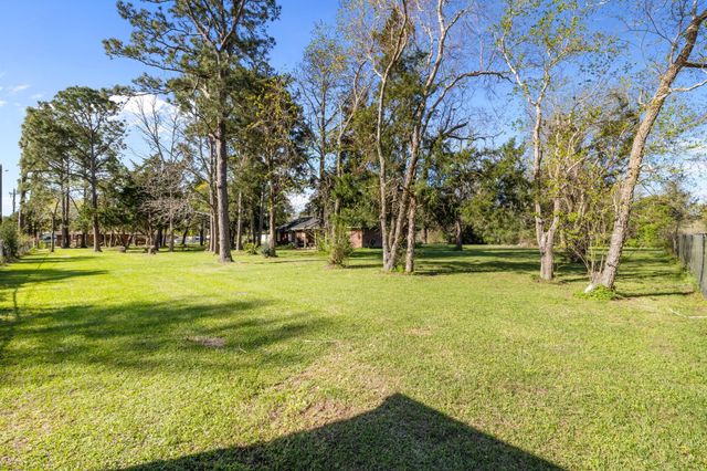 10826 28th Street, Santa Fe, TX 77510