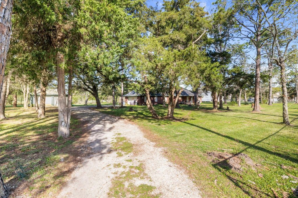 10826 28th Street, Santa Fe, TX 77510