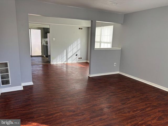 3 MAYNARD DR, Sicklerville, NJ 08081