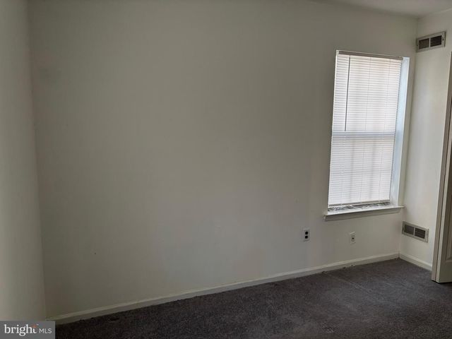 3 MAYNARD DR, Sicklerville, NJ 08081