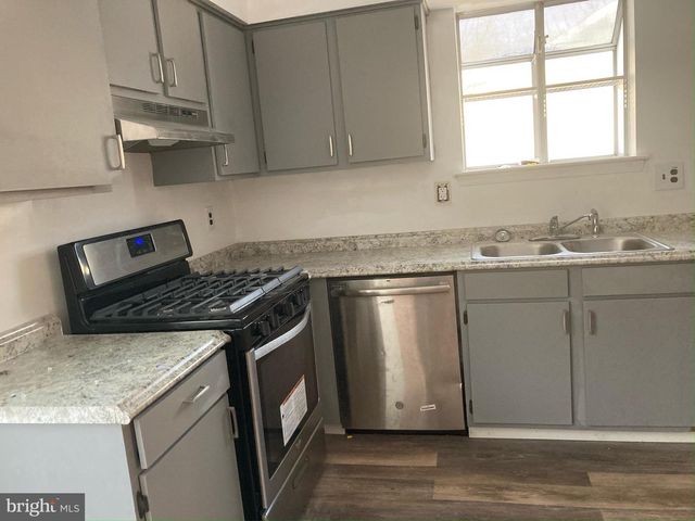 3 MAYNARD DR, Sicklerville, NJ 08081