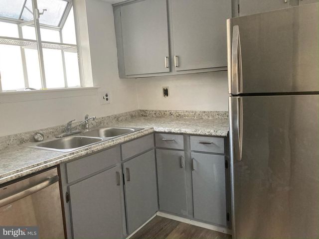 3 MAYNARD DR, Sicklerville, NJ 08081
