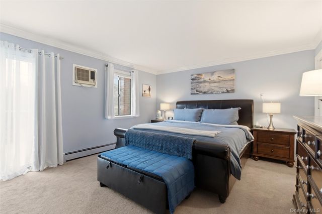 17 Westminster Lane, West Islip, NY 11795