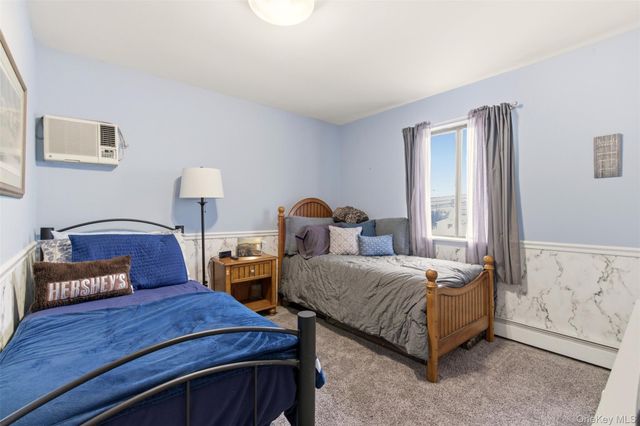 17 Westminster Lane, West Islip, NY 11795