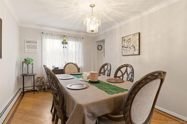 17 Westminster Lane, West Islip, NY 11795