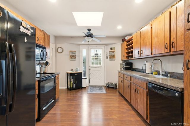 17 Westminster Lane, West Islip, NY 11795