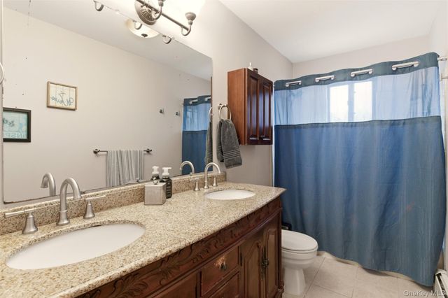 17 Westminster Lane, West Islip, NY 11795