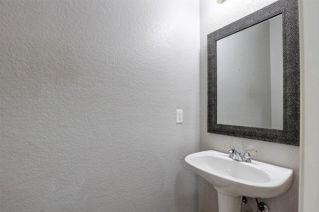 820 Flagstone Drive, Burleson, TX 76028