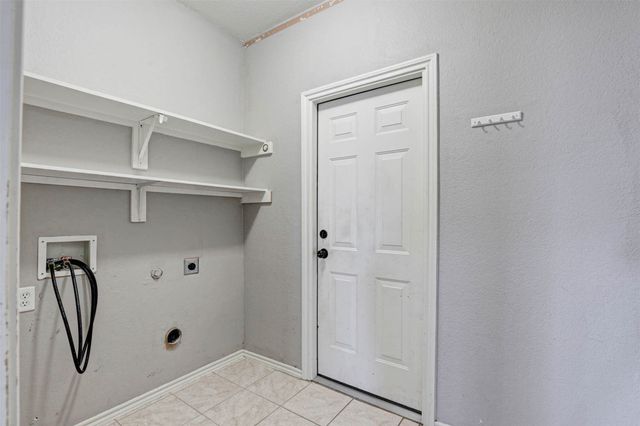 820 Flagstone Drive, Burleson, TX 76028