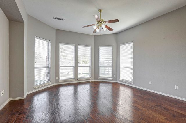 820 Flagstone Drive, Burleson, TX 76028