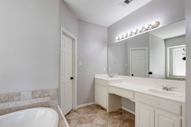 820 Flagstone Drive, Burleson, TX 76028