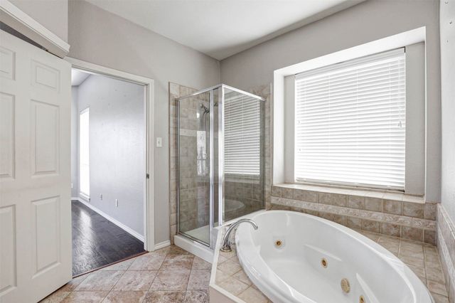 820 Flagstone Drive, Burleson, TX 76028