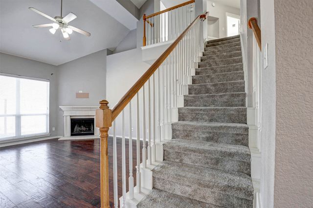 820 Flagstone Drive, Burleson, TX 76028