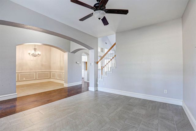 820 Flagstone Drive, Burleson, TX 76028