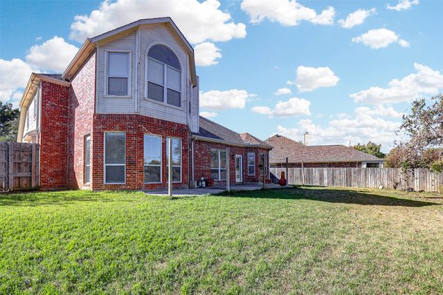 820 Flagstone Drive, Burleson, TX 76028