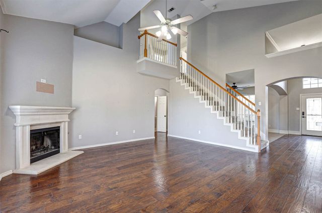 820 Flagstone Drive, Burleson, TX 76028