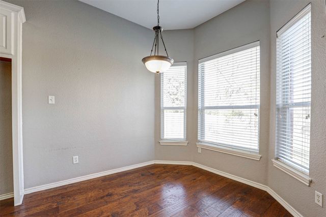 820 Flagstone Drive, Burleson, TX 76028