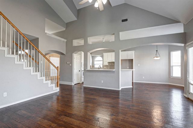 820 Flagstone Drive, Burleson, TX 76028