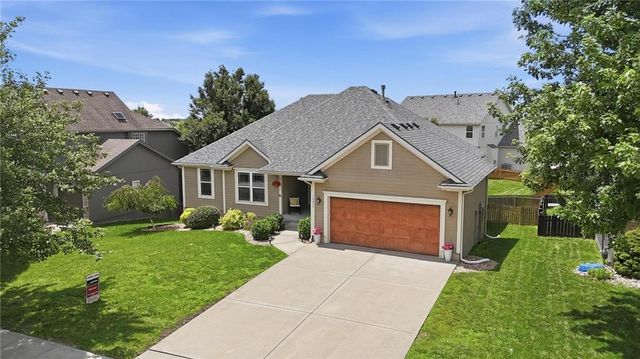 10834 N Manchester Avenue, Kansas City, MO 64157