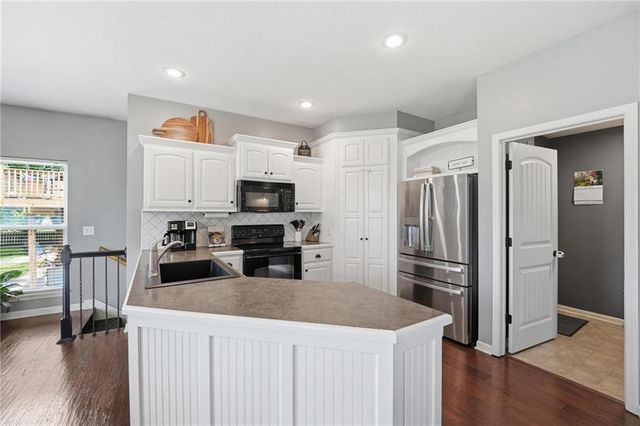 10834 N Manchester Avenue, Kansas City, MO 64157