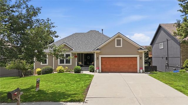10834 N Manchester Avenue, Kansas City, MO 64157