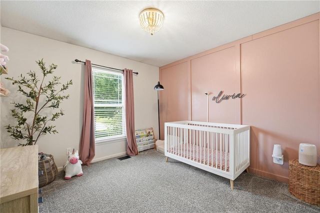 10834 N Manchester Avenue, Kansas City, MO 64157
