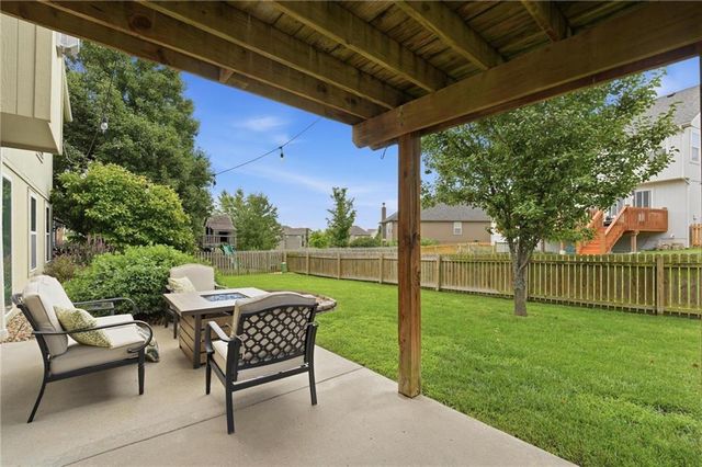 10834 N Manchester Avenue, Kansas City, MO 64157