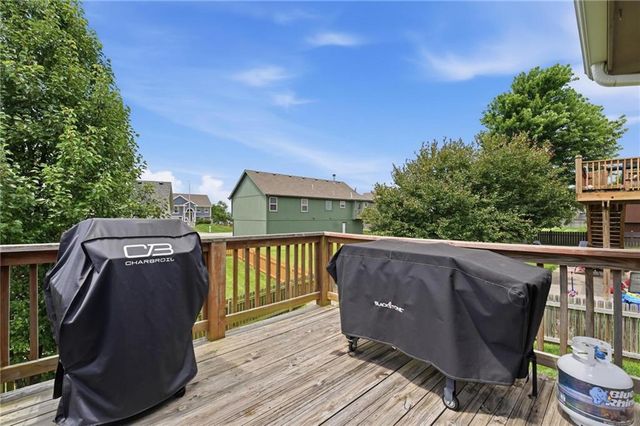 10834 N Manchester Avenue, Kansas City, MO 64157