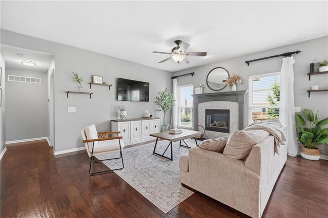 10834 N Manchester Avenue, Kansas City, MO 64157
