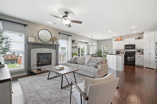 10834 N Manchester Avenue, Kansas City, MO 64157
