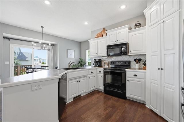 10834 N Manchester Avenue, Kansas City, MO 64157
