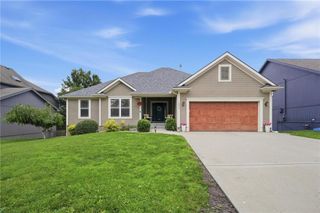 10834 N Manchester Avenue, Kansas City, MO 64157