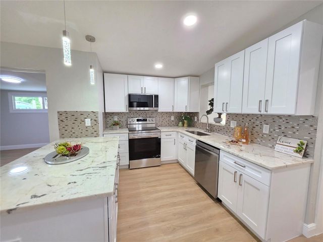 138 DAVISON AVENUE NE, St Petersburg, FL 33703