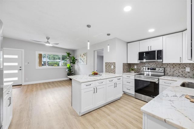 138 DAVISON AVENUE NE, St Petersburg, FL 33703