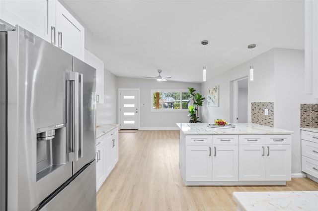 138 DAVISON AVENUE NE, St Petersburg, FL 33703