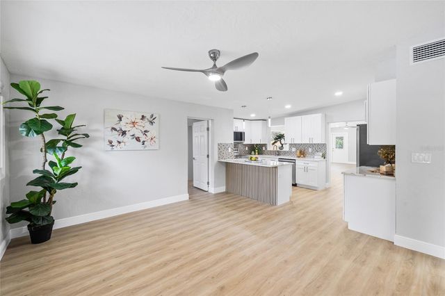138 DAVISON AVENUE NE, St Petersburg, FL 33703