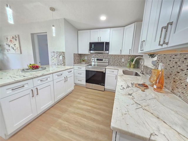 138 DAVISON AVENUE NE, St Petersburg, FL 33703