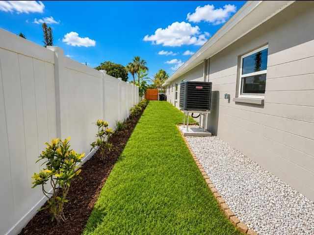 138 DAVISON AVENUE NE, St Petersburg, FL 33703