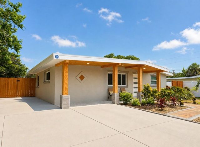138 DAVISON AVENUE NE, St Petersburg, FL 33703