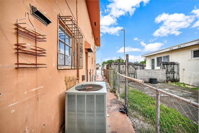 2614 W 8th Ct, Hialeah, FL 33010