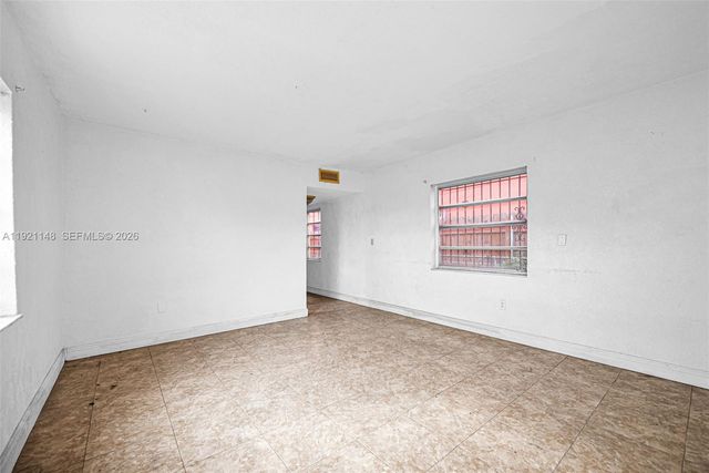 2614 W 8th Ct, Hialeah, FL 33010