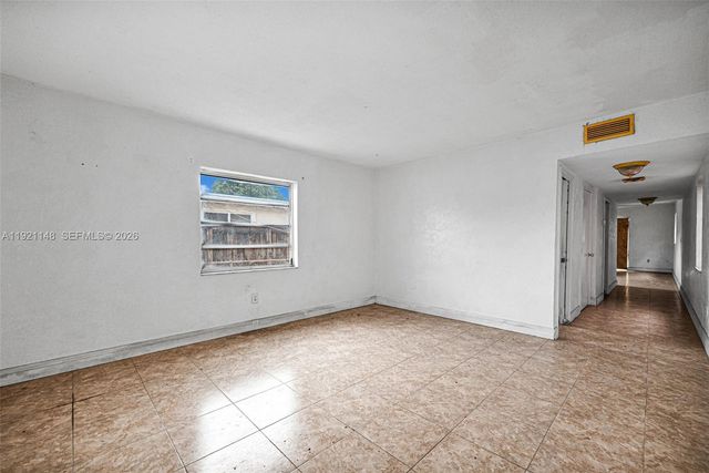 2614 W 8th Ct, Hialeah, FL 33010