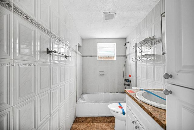 2614 W 8th Ct, Hialeah, FL 33010