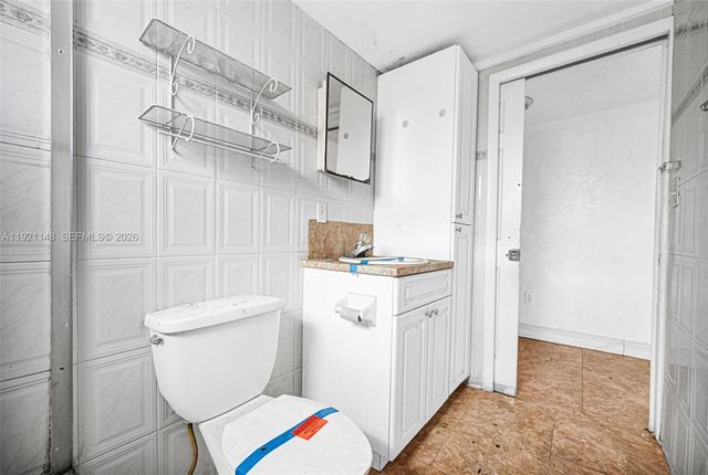 2614 W 8th Ct, Hialeah, FL 33010