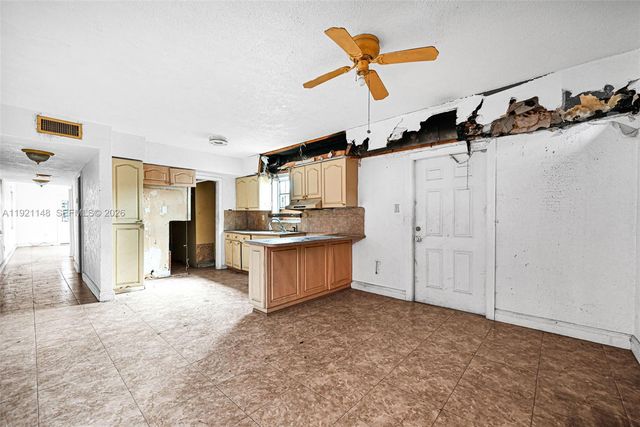 2614 W 8th Ct, Hialeah, FL 33010